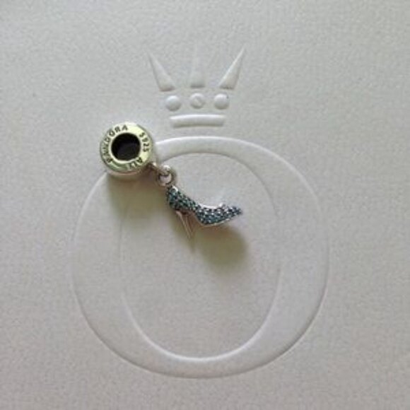 Pandora Disney Cinderella's Sparkling SlipperCharm - Picture 2 of 2